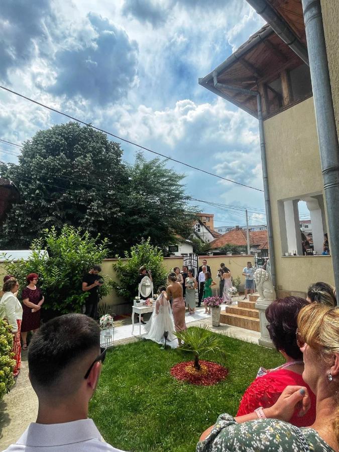 Pensiunea Casa Cristal Târgu Jiu Esterno foto